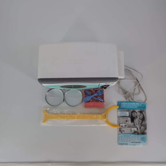 2003 Hasbro Teal and White Easy Bake Oven with Accessories FOR PARTS ONLY FLAWS - Picture 3 of 11